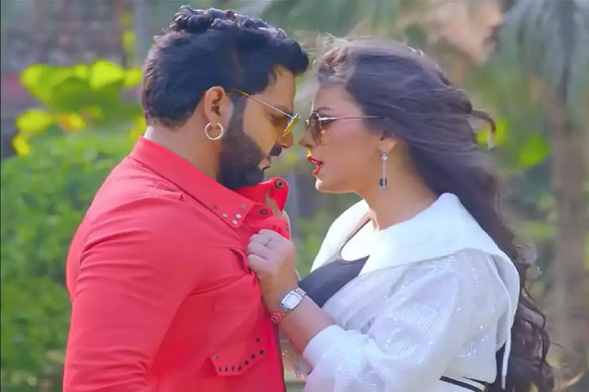 Nidhi Jha Sexy Bhojpuri Gana Hot Video: चिंटू ने कहा-एगो लईकी से लव हो गईल, हुआ निधि झा को भी प्यार