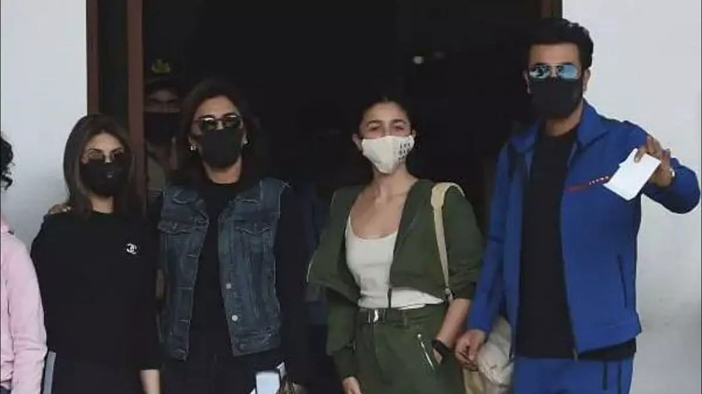 Ranbir-Alia and Deepika-Ranveer Singh arrive in Jaipur to celebrate New Year, spots at the airport