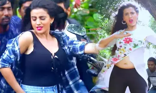 Akshara Singh Video: अक्षरा सिंह का बोल्ड भोजपुरी गाना देखकर फैंस हुए दंग, कहा-अक्षरा सिंह ने हिला कर रख दिया Akshara Singh Video: अक्षरा सिंह का बोल्ड भोजपुरी गाना देखकर फैंस हुए दंग, कहा-अक्षरा सिंह ने हिला कर रख दिया