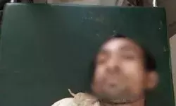 अंधविश्वास : तबियत बिगड़ने पर युवक को पिलाया गोबर का पानी, 10 मिनट के अंदर मौत अंधविश्वास : तबियत बिगड़ने पर युवक को पिलाया गोबर का पानी, 10 मिनट के अंदर मौत