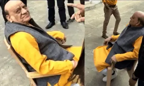 BJP leader Maya Shankar Pathak Thrashed for Harassing Student in Varanasi video viral BJP leader Maya Shankar Pathak Thrashed for Harassing Student in Varanasi video viral