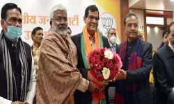 UP: दिनेश शर्मा की होगी छुट्टी? मोदी के करीबी अरविंद शर्मा बनेंगे उपमुख्यमंत्री UP: दिनेश शर्मा की होगी छुट्टी? मोदी के करीबी अरविंद शर्मा बनेंगे उपमुख्यमंत्री