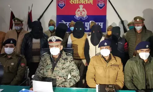 Police Man Looted Gold Businessman In Gorakhpur