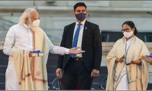 प्रधानमंत्री की मौजूदगी में किसने किया ममता बनर्जी का अपमान? प्रधानमंत्री की मौजूदगी में किसने किया ममता बनर्जी का अपमान?