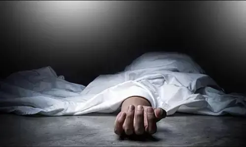 पत्नी के अवैध संबंध में रोड़ा बने पति के आंख, कान, नाक में डाला फेविक्विक, फिर चाकू से गोदकर हत्या पत्नी के अवैध संबंध में रोड़ा बने पति के आंख, कान, नाक में डाला फेविक्विक, फिर चाकू से गोदकर हत्या