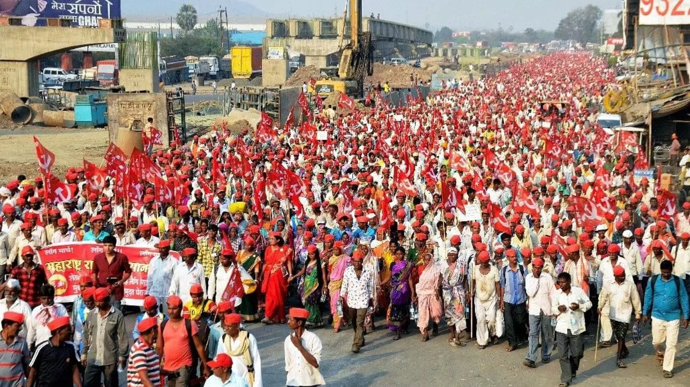 नासिक से मुंबई 180 KM लंबी रैली निकाल रहे किसान, कल यहां करेंगे शक्ति प्रदर्शन