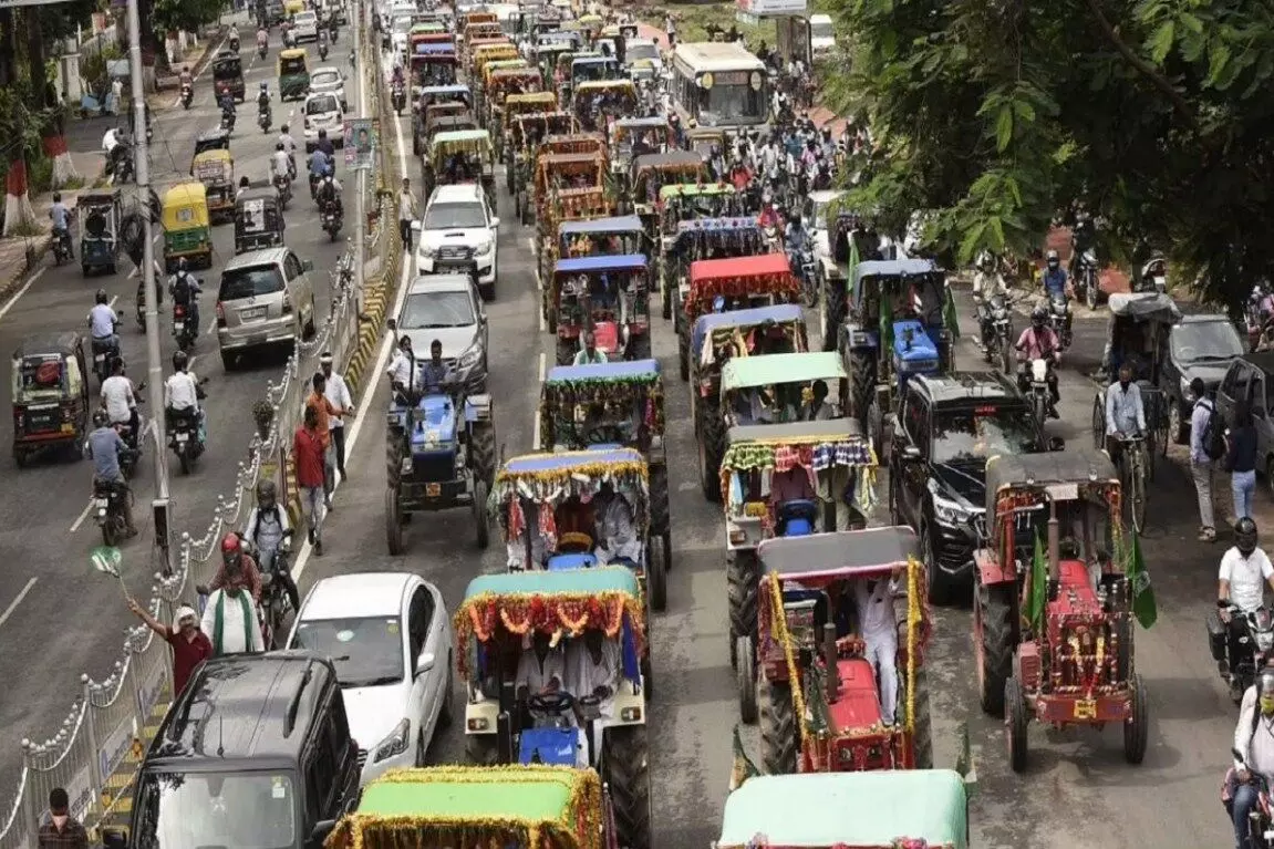 किसान 26 जनवरी को दिल्ली की सड़कों पर निकालेंगे ट्रैक्टरों की भव्य झांकी, जानें क्या है तैयारी