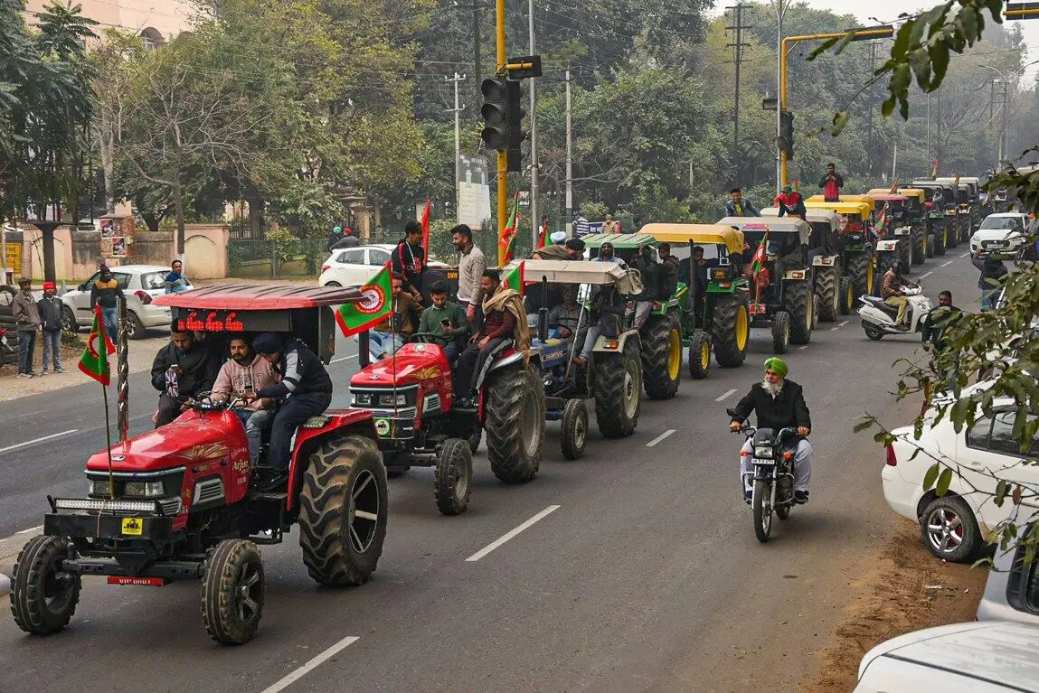 Kisan Andolan Tractor Rally Route: किसानों की ट्रैक्टर रैली को दिल्ली पुलिस की मंजरी, सिंघु, टिकरी और गाजीपुर बॉर्डर पर निकाल सकेंगे परेड
