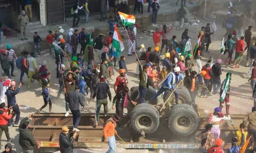 Farmer tractor parade 22 FIR registered in case of violence, additional force deployed Farmer tractor parade 22 FIR registered in case of violence, additional force deployed