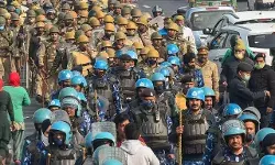 BREAKING: देश में जंगल राज, पत्थरबाजी से कांप उठी दिल्ली, सिंघु बॉर्डर पर मचा हँगामा, पुलिस बनी मूकदर्शक, कई लोग बुरी तरह घायल BREAKING: देश में जंगल राज, पत्थरबाजी से कांप उठी दिल्ली, सिंघु बॉर्डर पर मचा हँगामा, पुलिस बनी मूकदर्शक, कई लोग बुरी तरह घायल