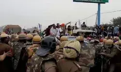 BREAKING: सिंघु बॉर्डर पर हालात तनावपूर्ण, गुंडों ने उखाड़े किसानों के टेंट, कर रहे हैं पत्थरबाजी BREAKING: सिंघु बॉर्डर पर हालात तनावपूर्ण, गुंडों ने उखाड़े किसानों के टेंट, कर रहे हैं पत्थरबाजी