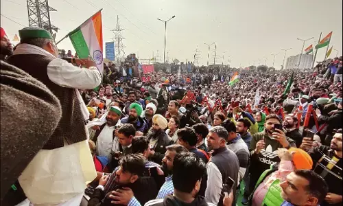 Rakesh Tikait retaliation on PM Modi statement, said - catch the one who insulted the tricolor Rakesh Tikait retaliation on PM Modi statement, said - catch the one who insulted the tricolor