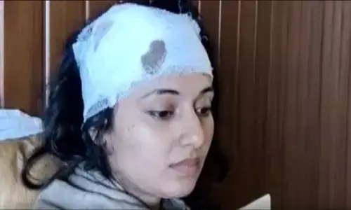 Actress Mani Bhattacharya has been beheaded by the stone pelting during the shooting. Actress Mani Bhattacharya has been beheaded by the stone pelting during the shooting.