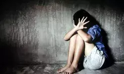 UP:  चाचा ने 5 साल की बच्ची के साथ किया दुष्कर्म, हालत नाजुक UP:  चाचा ने 5 साल की बच्ची के साथ किया दुष्कर्म, हालत नाजुक