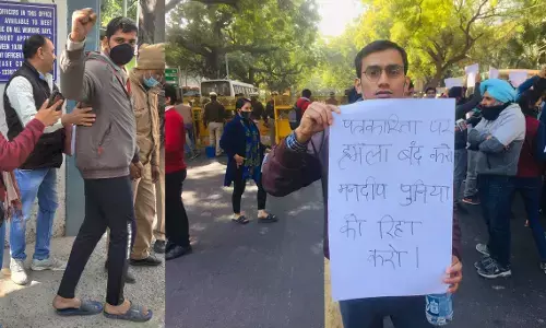 पत्रकारिता पर हमला! सिंघु बॉर्डर से गिरफ्तार पत्रकार मनदीप पूनिया की ज़मानत पर कल सुनवाई, ये है पूरा मामला पत्रकारिता पर हमला! सिंघु बॉर्डर से गिरफ्तार पत्रकार मनदीप पूनिया की ज़मानत पर कल सुनवाई, ये है पूरा मामला