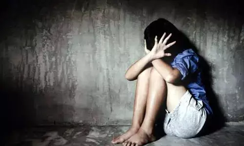 UP: चाचा ने 5 साल की बच्ची के साथ किया दुष्कर्म, हालत नाजुक UP: चाचा ने 5 साल की बच्ची के साथ किया दुष्कर्म, हालत नाजुक