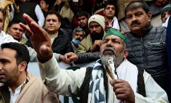 बड़ी खबर: महापंचायत में बोले टिकैत- राजा जब डरता है तो किलेबंदी करता है, गरीब की रोटी तिजोरी में बंद नहीं होने देंगे