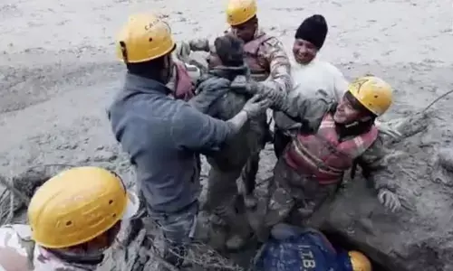 चमोली ग्लेशियर हादसा : टनल में फंसे लोगों को निकालने का अभियान जारी, 14 शव बरामद; 170 लापता चमोली ग्लेशियर हादसा : टनल में फंसे लोगों को निकालने का अभियान जारी, 14 शव बरामद; 170 लापता