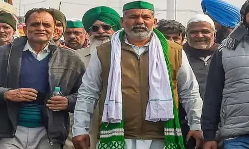 Yogi के गढ़ में टिकैत की महापंचायत, सत्तारूढ़ पार्टी BJP की बढ़ा सकती है चिंता Yogi के गढ़ में टिकैत की महापंचायत, सत्तारूढ़ पार्टी BJP की बढ़ा सकती है चिंता