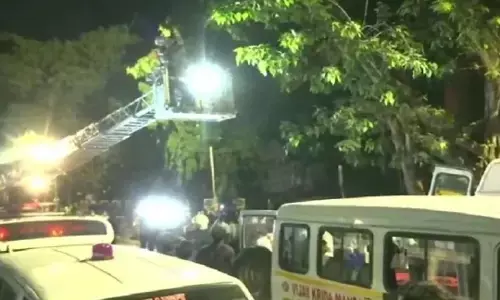 मुंबई के अस्पताल में लगी आग, 2 की मौत, 70 से ज्यादा कोरोना मरीजों को बचाया गया