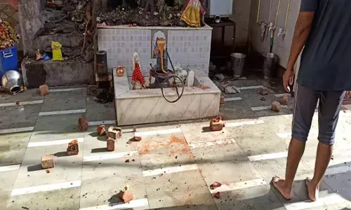 लॉकडाउन में बंद हुआ काम तो भगवान पर उतारा गुस्सा, मंदिर में की तोड़फोड़