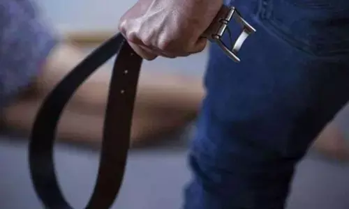 UP : शराब के नशे में पति ने पत्नी की बेल्ट से पीट-पीटकर की हत्या, आरोपी गिरफ्तार