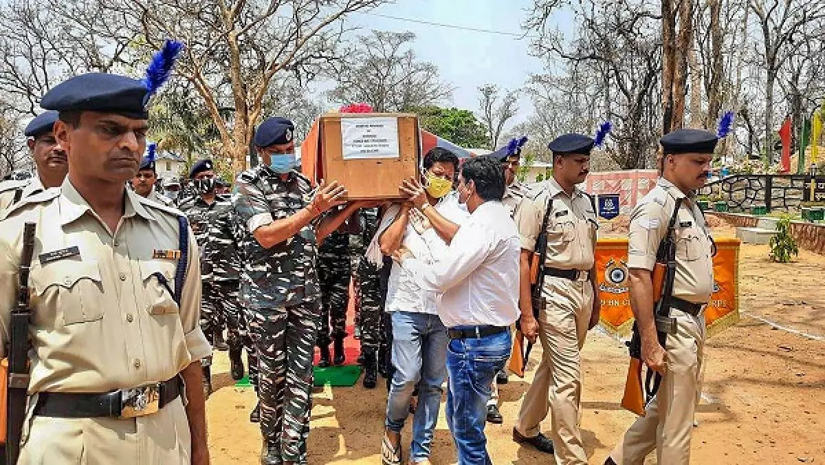 छत्तीसगढ़: नक्सलियों का दावा- कमांडो राकेश्वर सिंह उनके पास, छोड़ने के लिए रखी ये शर्त, जारी किया दो पेज का पत्र छत्तीसगढ़: नक्सलियों का दावा- कमांडो राकेश्वर सिंह उनके पास, छोड़ने के लिए रखी ये शर्त, जारी किया दो पेज का पत्र