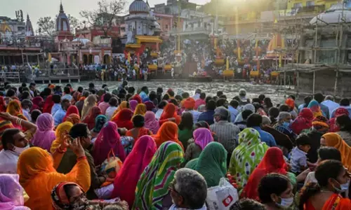 कोरोनाः स्वास्थ्य मंत्रालय ने जताई चिंता, कहा- सुपर स्प्रेडर के तौर पर उभर रहा महाकुंभ, अगले चार हफ्ते अहम कोरोनाः स्वास्थ्य मंत्रालय ने जताई चिंता, कहा- सुपर स्प्रेडर के तौर पर उभर रहा महाकुंभ, अगले चार हफ्ते अहम