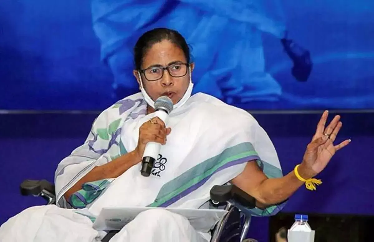 शपथ से पहले ममता ने बुलाई आपातकालीन बैठक, ले सकती हैं ये बड़ा फैसला शपथ से पहले ममता ने बुलाई आपातकालीन बैठक, ले सकती हैं ये बड़ा फैसला