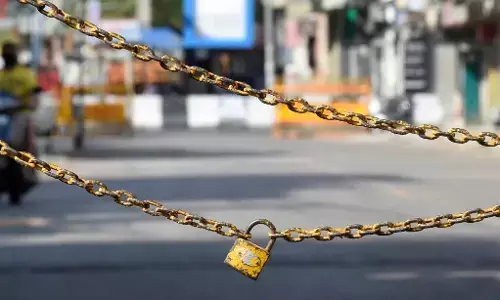 अब केरल में 16 मई तक के लिए लॉकडाउन लागू, कोरोना से हालात बेकाबू अब केरल में 16 मई तक के लिए लॉकडाउन लागू, कोरोना से हालात बेकाबू