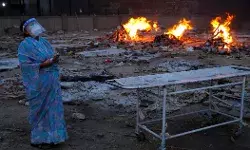 कोरोना: देश में दूसरी लहर से तबाही के बीच तीसरी लहर के दावों से दहशत! जानें IIT प्रोफेसर ने क्या दावा किया