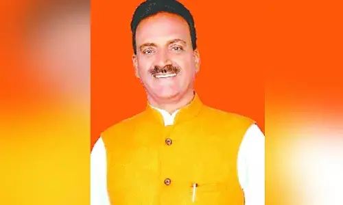 कोरोनाः ऑक्सीजन की किल्लत पर अब BJP विधायक ने लिखा CM को खत, 1 रोज पहले डिप्टी CM को पार्टी सांसद ने भेजी थी चिट्ठी कोरोनाः ऑक्सीजन की किल्लत पर अब BJP विधायक ने लिखा CM को खत, 1 रोज पहले डिप्टी CM को पार्टी सांसद ने भेजी थी चिट्ठी