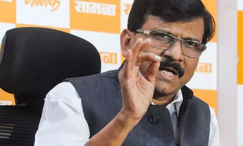 नेहरू-गांधी की वजह से भारत कठिन समय का सामना कर पा रहा : मोदी सरकार पर शिवसेना का निशाना