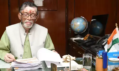 UP में कोरोना इंतजामों की खुली पोल, मंत्री संतोष गंगवार ने योगी को लिखा पत्र, कहा-, अधिकारी नहीं उठाते लोगों के फोन UP में कोरोना इंतजामों की खुली पोल, मंत्री संतोष गंगवार ने योगी को लिखा पत्र, कहा-, अधिकारी नहीं उठाते लोगों के फोन