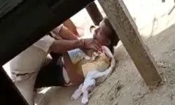 MP पुलिस की बर्बरता: ग्रामीण के गले में गमछा डालकर घसीटा, लात-घूंसों से की पिटाई, लॉकडाउन तोड़ने का था आरोप