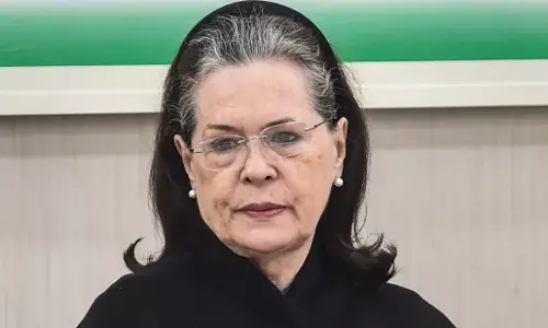 सोनिया का मोदी सरकार पर आरोप- केंद्र ने राज्यों के मत्थे मढ़ी टीकाकरण की जिम्मेदारी, झाड़ लिया अपना पल्ला सोनिया का मोदी सरकार पर आरोप- केंद्र ने राज्यों के मत्थे मढ़ी टीकाकरण की जिम्मेदारी, झाड़ लिया अपना पल्ला