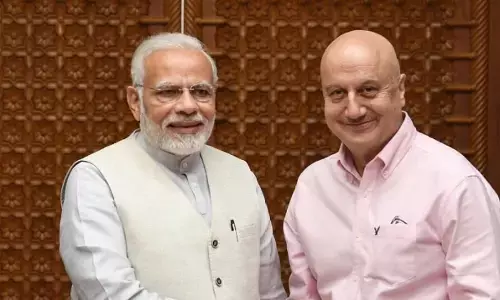 Anupam Kher को क्या हुआ? Modi Sarkar की उड़ाई धज्जियां! Corona प्रबंधन को लेकर की आलोचना Anupam Kher को क्या हुआ? Modi Sarkar की उड़ाई धज्जियां! Corona प्रबंधन को लेकर की आलोचना
