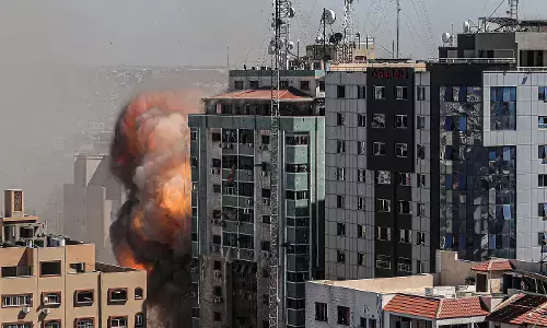 गाजा में इजरायल ने मीडिया संस्थानों के ऑफिस वाली बिल्डिंग पर की एयर स्ट्राइक, अल-जजीरा कार्यालय हुआ ध्वस्त गाजा में इजरायल ने मीडिया संस्थानों के ऑफिस वाली बिल्डिंग पर की एयर स्ट्राइक, अल-जजीरा कार्यालय हुआ ध्वस्त