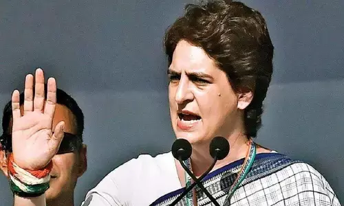 कोरोना आंकड़ों में भी बाजीगरी कर रही है मोदी सरकार, प्रियंका ने फिर साधा केंद्र पर निशाना कोरोना आंकड़ों में भी बाजीगरी कर रही है मोदी सरकार, प्रियंका ने फिर साधा केंद्र पर निशाना