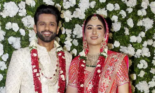 Rahul Vaidya Disha Parmar Wedding Video: शादी के बंधन में बंधे राहुल वैद्य और दिशा परमार, मंडप में घुटनों के बल बैठकर दुल्हन को पहनाई अंगूठी, देखें वीडियो