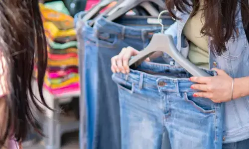 Doria Hindi News, Doria News In Hindi : जींस पहनने से नाराज दादा और चाचा ने 17 साल की लड़की को पीट-पीटकर मार डाला Doria Hindi News, Doria News In Hindi : जींस पहनने से नाराज दादा और चाचा ने 17 साल की लड़की को पीट-पीटकर मार डाला