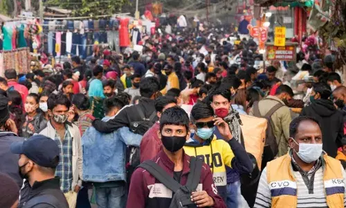 Omicron Update: दिल्ली में भी सोमवार से लगेगा नाइट कर्फ्यू, केजरीवाल सरकार का ऐलान