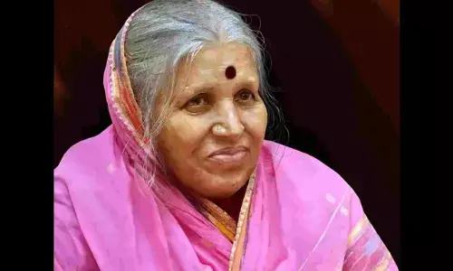 Sindhutai Sapkal Passed Away: दिल का दौरा पड़ने से अनाथों की मां सिंधुताई सपकाल का निधन, जानिए सिंधुताई के बारे सब-कुछ Sindhutai Sapkal Passed Away: दिल का दौरा पड़ने से अनाथों की मां सिंधुताई सपकाल का निधन, जानिए सिंधुताई के बारे सब-कुछ