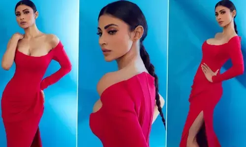 Mouni Roy Sexy Video Photos: मौनी रॉय ने रेड हॉट आउटफिट में बढ़ाया सोशल मीडिया का पारा, एक्ट्रेस का सिजलिंग अवतार देख यूजर्स के उड़े होश Mouni Roy Sexy Video Photos: मौनी रॉय ने रेड हॉट आउटफिट में बढ़ाया सोशल मीडिया का पारा, एक्ट्रेस का सिजलिंग अवतार देख यूजर्स के उड़े होश