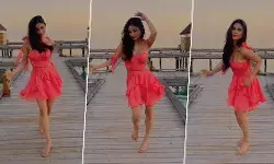 Mouni Roy Sexy Video Photo: Mouni Roy ने Sexy ड्रेस पहन छलकाया जाम, एक्ट्रेस की Sexy अदाएं देख मदहोश हुए यूजर्स Mouni Roy Sexy Video Photo: Mouni Roy ने Sexy ड्रेस पहन छलकाया जाम, एक्ट्रेस की Sexy अदाएं देख मदहोश हुए यूजर्स