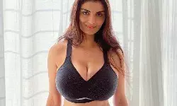 Anveshi Jain Sexy Video: Anveshi Jain ने लेदर बॉडीकॉन ड्रेस पहन फ्लांट किया सेक्सी फिगर Anveshi Jain Sexy Video: Anveshi Jain ने लेदर बॉडीकॉन ड्रेस पहन फ्लांट किया सेक्सी फिगर