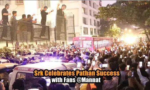 शाहरुख खान पठान की अपार सफलता के बाद मन्नत के बाहर प्रशंसकों को दिया दर्शन, देखें वीडियो शाहरुख खान पठान की अपार सफलता के बाद मन्नत के बाहर प्रशंसकों को दिया दर्शन, देखें वीडियो
