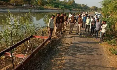 Rajasthan Family Suicide: पांच बच्चों के साथ पति-पत्नी नहर में कूदे, मौत, एक-दूसरे के हाथ रस्सी से बंधे थे Rajasthan Family Suicide: पांच बच्चों के साथ पति-पत्नी नहर में कूदे, मौत, एक-दूसरे के हाथ रस्सी से बंधे थे