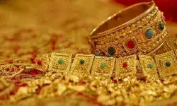 Sone Ka Taza Bhav: दिन ढलते ही सोने के रेट में चमत्कारिक बदलाव, 10 ग्राम मात्र इतने रुपये में खरीदें Sone Ka Taza Bhav: दिन ढलते ही सोने के रेट में चमत्कारिक बदलाव, 10 ग्राम मात्र इतने रुपये में खरीदें