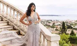 Cannes 2023: मृणाल ठाकुर का खूबसूरत अंदाज, शिमरी साड़ी में रेड कार्पेट पर दिए पोज Cannes 2023: मृणाल ठाकुर का खूबसूरत अंदाज, शिमरी साड़ी में रेड कार्पेट पर दिए पोज